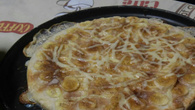 Pizza de banana com leite condensado