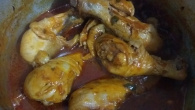 Frango com molho vermelho
