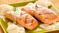 Peixe grelhado com molho de abacaxi