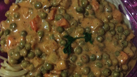 Macarrona de salsicha ao molho de tomate e creme de leite