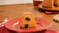 Bolo de fubá com goiabada