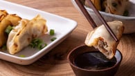 Guioza com massa de pastel simples e saboroso para um jantar rápido