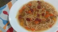 Sopa de carne moída com legumes beterraba e mandioquinha