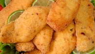Peixe empanado com fubá