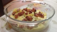 Batata gratinada com creme de queijo e bacon