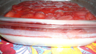 Flan com calda de morango