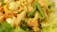 Salada de macarrão e peito de peru