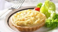 Miniquiche de alho poró e bacalhau