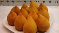 Coxinha com massa de farinha e batata
