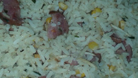 Arroz temperado com calabresa e batata palha