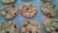 Cookie de chocolate com gotas de chocolate