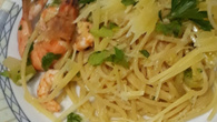 Macarrão com abobrinha e camarão