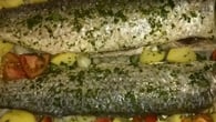 Corvina ao forno com batata e tomate