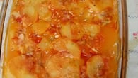 Peixe com batatas e legumes ao molho