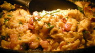 Ovos mexidos com peito de frango picado