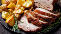 Paleta suína com batata ao forno