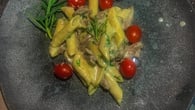 Penne com iscas de mignon ao molho gorgonzola