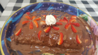 Rocambole de chocolate com morango