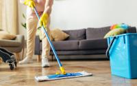 Nem desinfetante, nem água sanitária: o produto que você deve passar no piso para ficar limpo por mais tempo