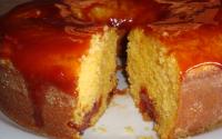 Bolo de fubá com coco e goiabada cremosa