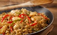 Aprendi a fazer um arroz de frango na panela de pressão com sabor de comida de vó e eu vou te mostrar como fazer