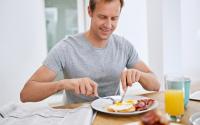 "Eu passei a comer 30 gramas de proteína no café da manhã e isso mudou a minha vida"