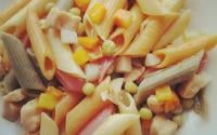 Penne de vegetais com frango e legumes
