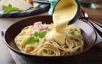 Macarrão ao molho quatro queijos: a melhor receita para impressionar as visitas sem ter muito trabalho no preparo