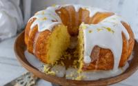 Se a vida te der tangerinas faça esse bolo fofinho com cobertura crocante que vai deixar todo mundo com água na boca
