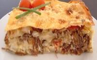 Torta de mandioca com carne seca