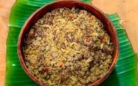 Farofa de cebola caramelizada crocante e sequinha: receita de 4 ingredientes é o acompanhamento perfeito para um churrasco ou feijoada