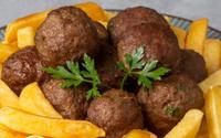 O melhor bolinho de carne moída que eu já comi na vida é receita da minha vizinha, o cheiro vai longe quando ela faz!