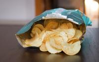 Nem pregador, nem clipes: acabo de descobrir a maneira mais brilhante de lacrar um saco aberto de batatas fritas