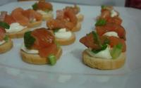 Canapé é o aperitivo perfeito para festas: confira receitas variadas para agradar seus convidados!
