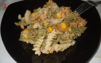 Salada fácil de macarrão e atum