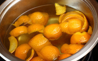 Ferver casca de laranja pode resolver um problema que você tem na cozinha