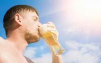 Esses são os cuidados que você deve ter ao consumir bebida alcoólica em dias muito quentes