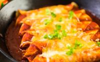 O jantar delicioso de frigideira com poucos ingredientes que eu faço toda semana para não dormir sem comer