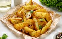 Como fazer batatas assadas perfeitas na airfryer ou no forno: macia por dentro e com casca crocante e saborosa, fica igual de restaurante