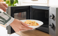 Precisando de micro-ondas novo? Esse é o modelo certo para a sua rotina