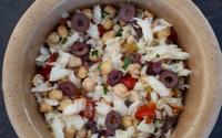 Salada de bacalhau com grão-de-bico