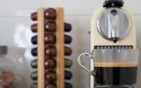 Eu economizei mais de R$ 400 comprando a melhor máquina de café do mercado; a bebida sai quentinha e deliciosa!