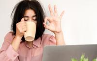 A primeira coisa que você faz ao acordar é tomar um café e aí está o erro