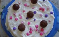 Torta de chocolate com cobertura de chantilly