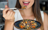 O que acontece com o corpo se você consumir grão-de-bico todos os dias? Nutricionista lista benefícios (conta como incluir na alimentação)