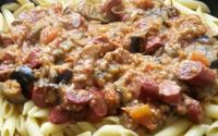 Macarrão com molho de calabresa e berinjela