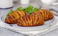 Como fazer batata Hasselback: pronúncia do nome pode ser difícil, mas a receita é tão fácil que você vai querer preparar toda semana