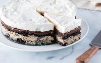 A melhor sobremesa para um dia quente: torta gelada de Bis bem chocolatuda!