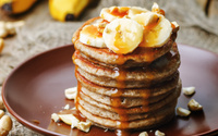 Panqueca americana de banana e canela