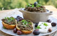 Tapenade de azeitona: como fazer a receita fresca, picante e versátil que funciona como molho dos pratos ou comer com pão de petisco